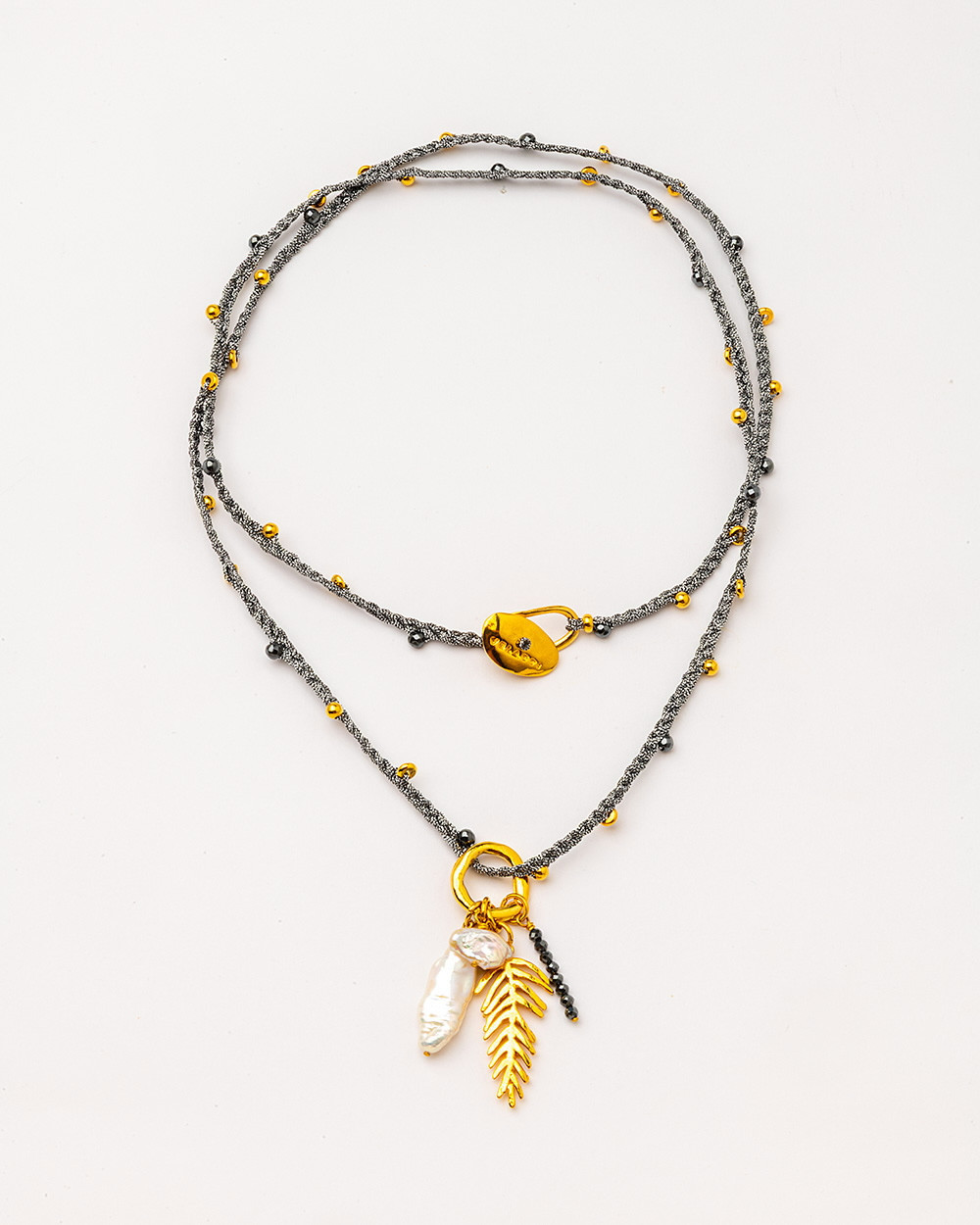 Collar largo trenzado con terahertz y perla barroca