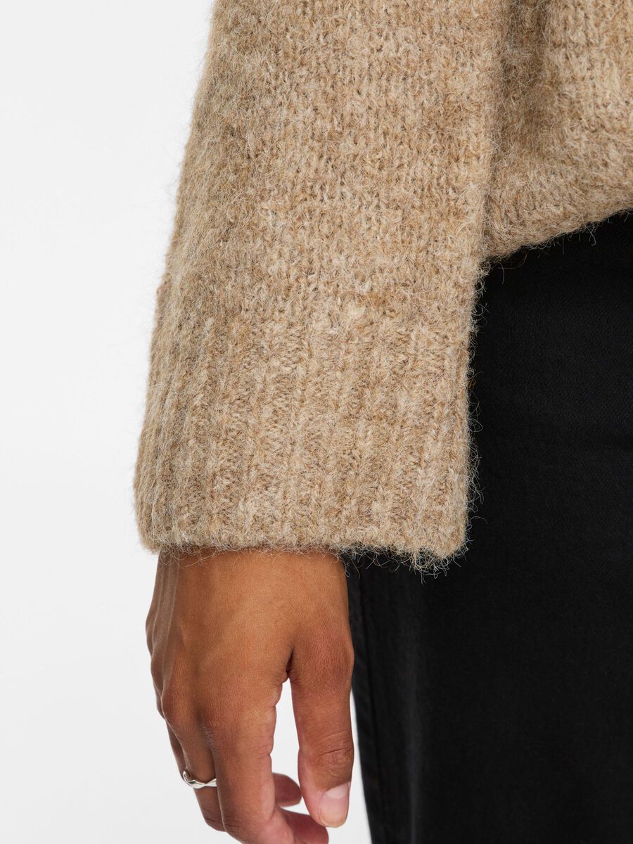 Jersey beige Paola cuello caja