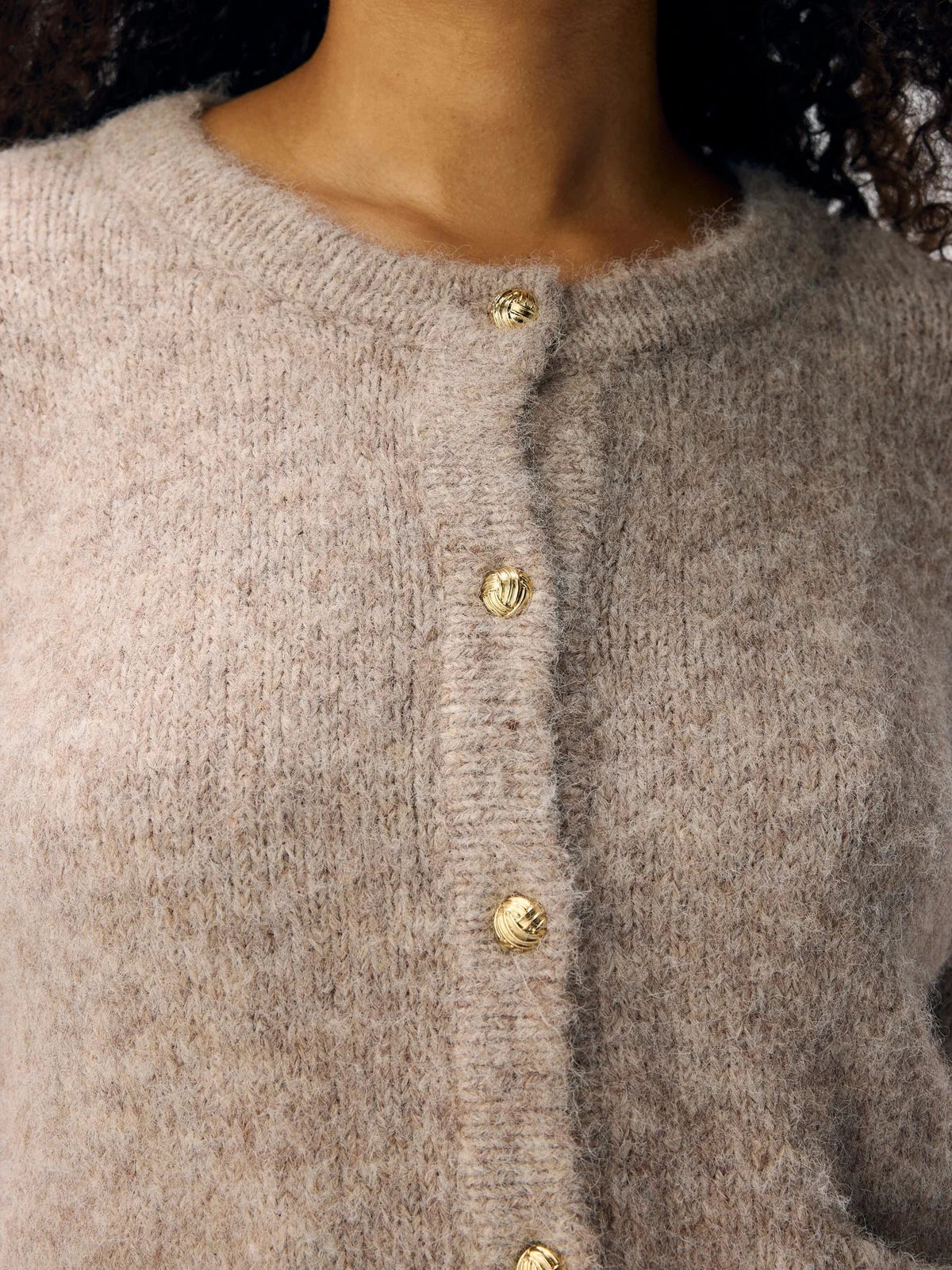 Chaqueta con botones y bolsillos beige