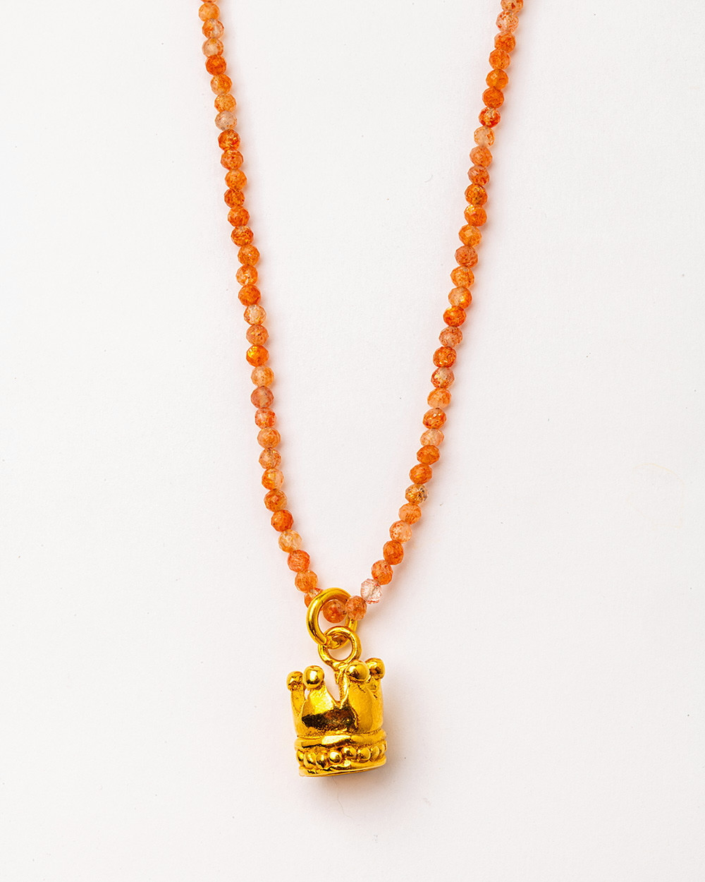 Collar corona bañado en oro con piedra sol