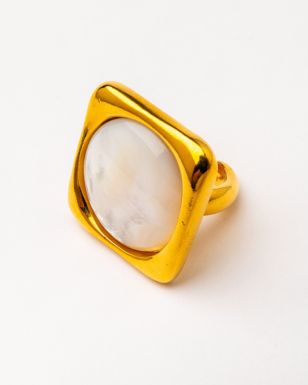 Anillo Zora con madreperla
