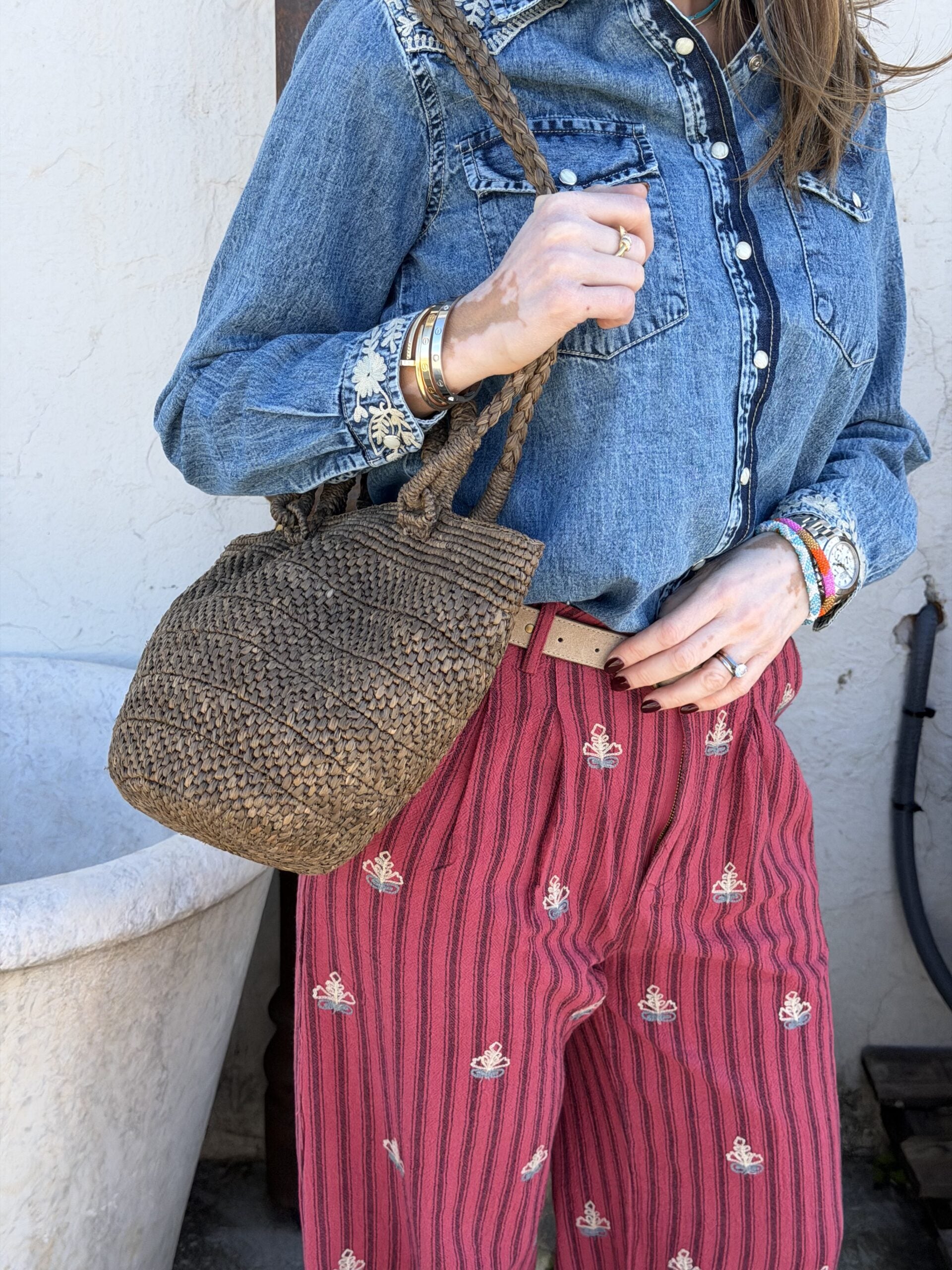 BOLSO DE RAFIA DARK TEA ARONA