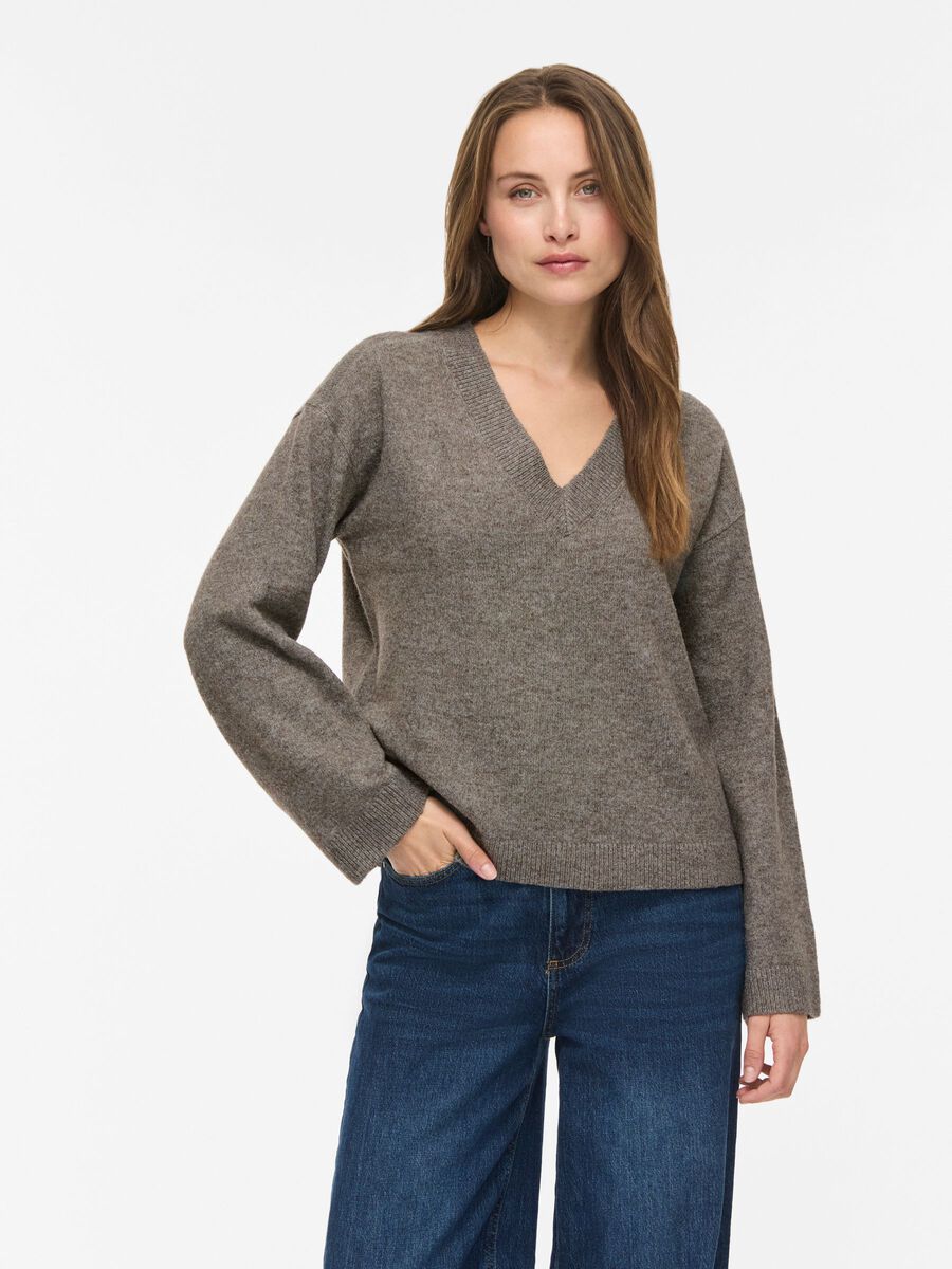 Jersey gris topo cuello pico