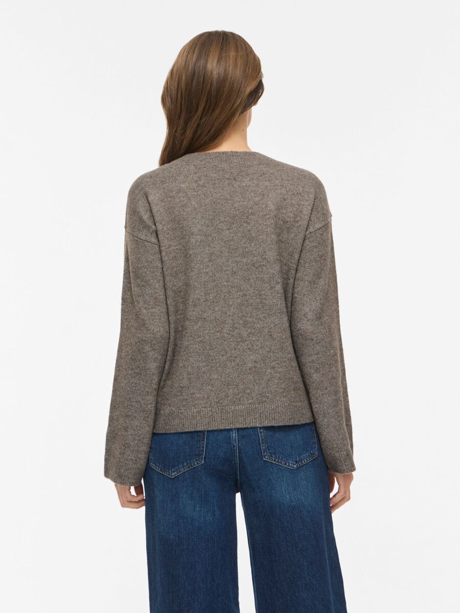 Jersey gris topo cuello pico