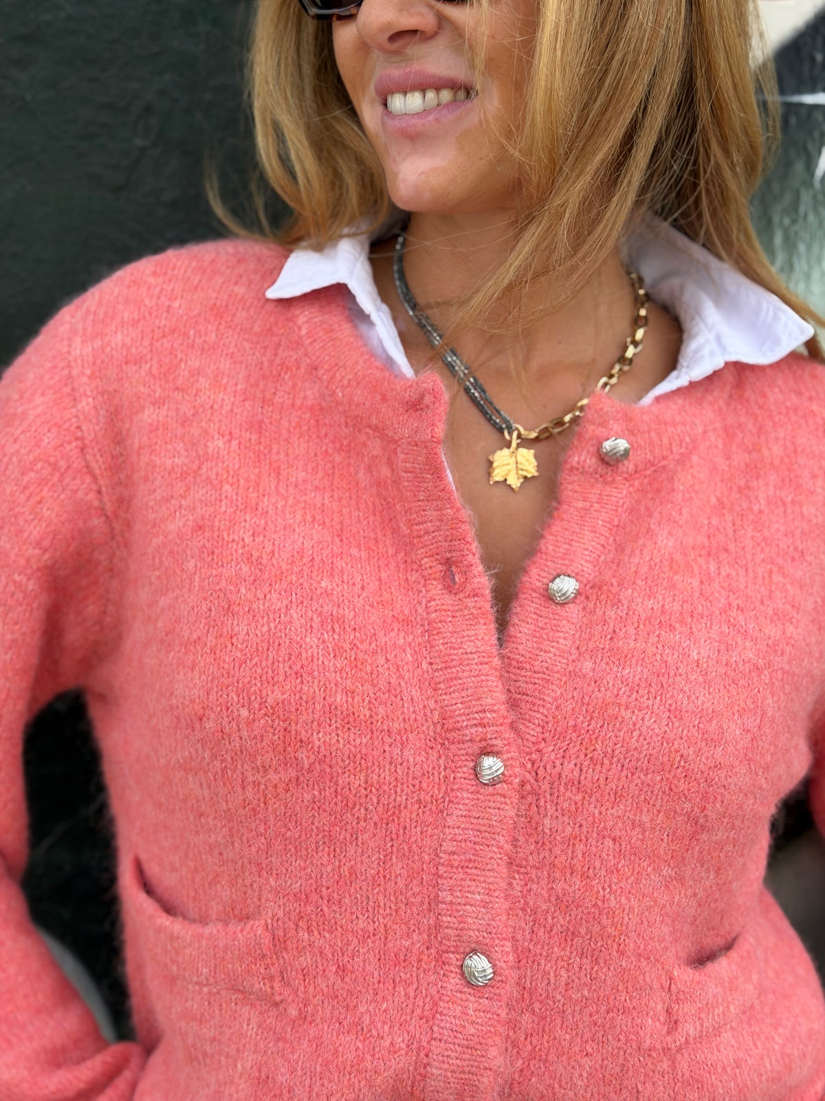 Chaqueta con botones y bolsillos coral