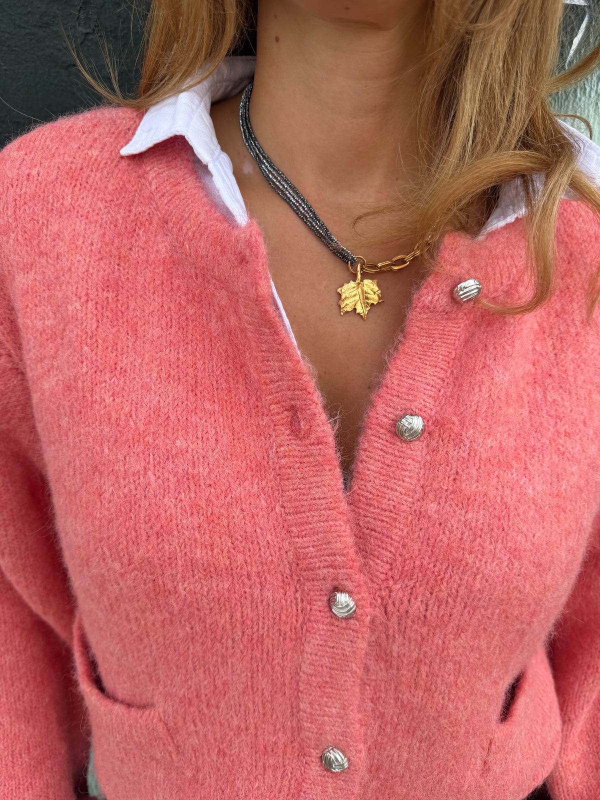 Chaqueta con botones y bolsillos coral