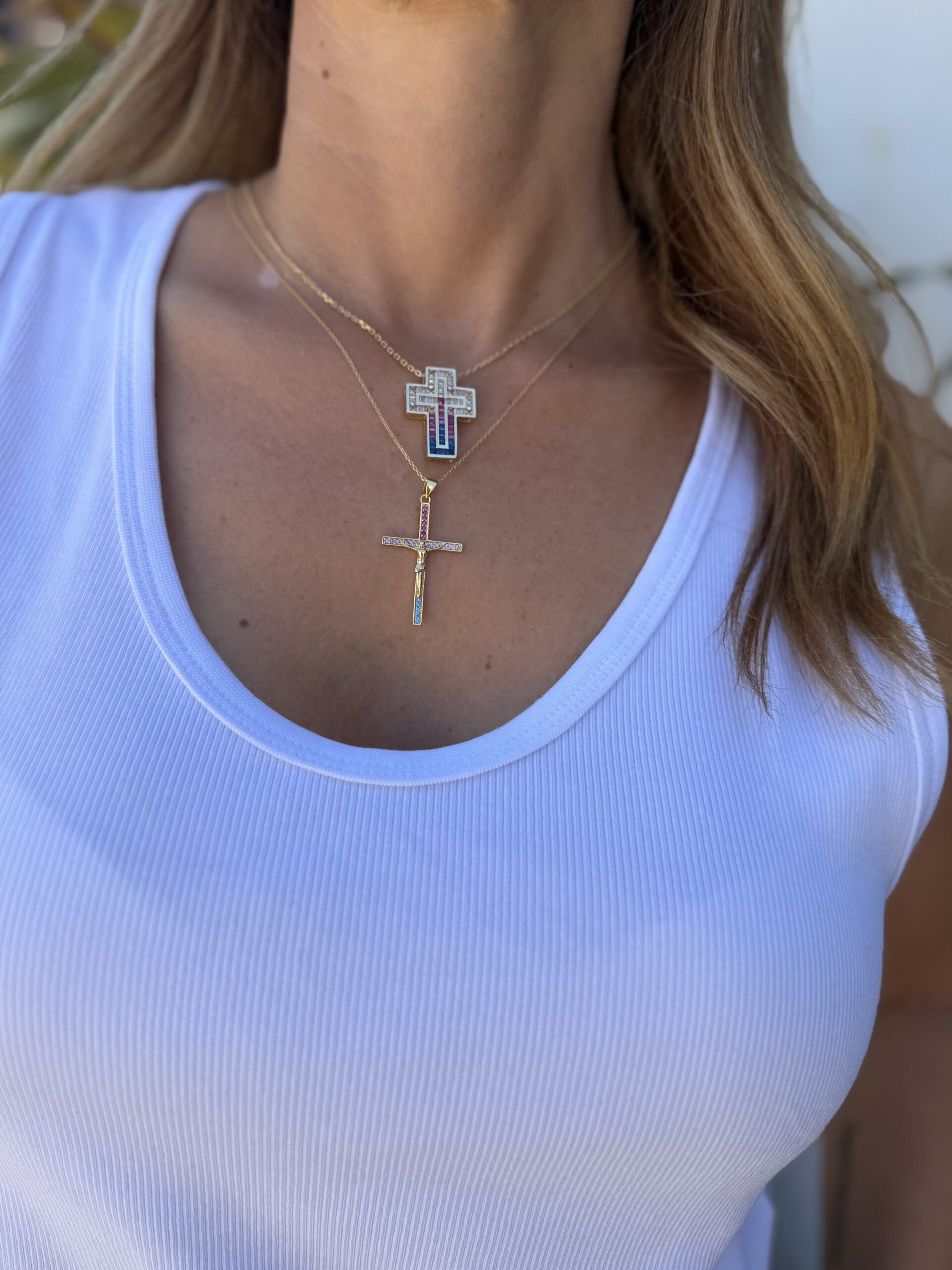 Collar cruz con circonitas