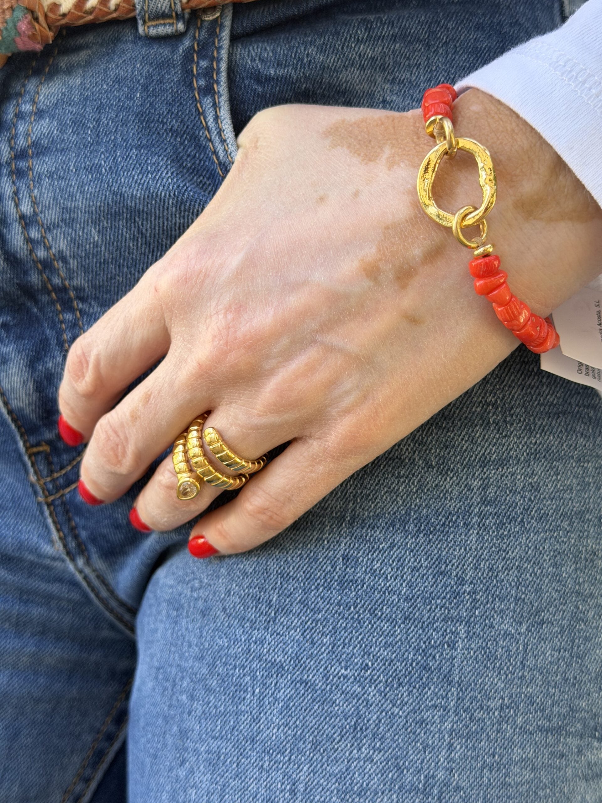 Pulsera con coral y aro